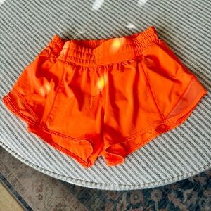 Lululemon hotty hot shorts 2.5 inch